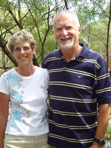 Die beiden Outdoor-Profis Jeanny und Lindsey geben noch äußerst wichtige Tips fürs Outback