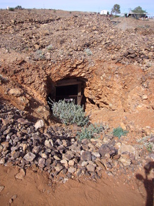 Eingang zu einer Silbermine aus vergangenen Tagen.