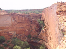 Bis zu 300 Meter geht es senkrecht nach unten.