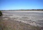 Nicht weit vom Meer, aber nichts als trockene Salzwüste. Im Coorong Nationalpark Nicht weit vom Meer, aber nichts als trockene Salzwüste. Im Coorong Nationalpark